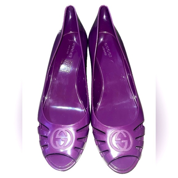 Gucci Shoes - 🔮 NWOT Gucci Vintage Purple Rubber Marola Jelly Wedge Pumps Sz 37